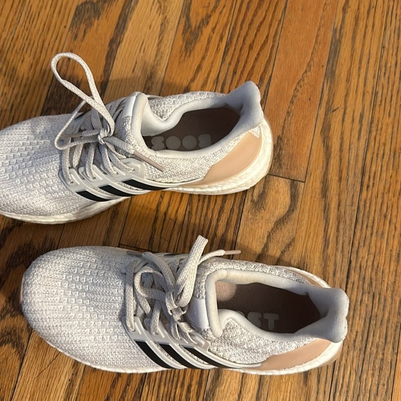 ADIDAS ULTRABOOST SNEAKERS - size 5.5 - Picture 4 of 7